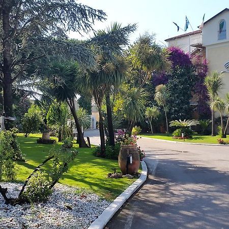 Hotel Mediterraneo كواليانو المظهر الخارجي الصورة