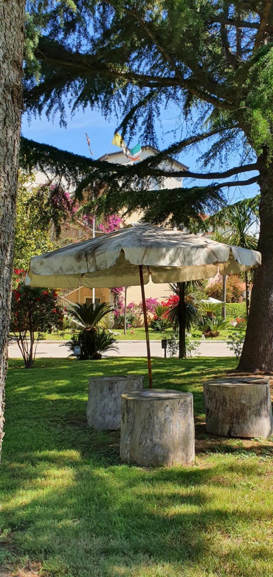 Hotel Mediterraneo كواليانو المظهر الخارجي الصورة