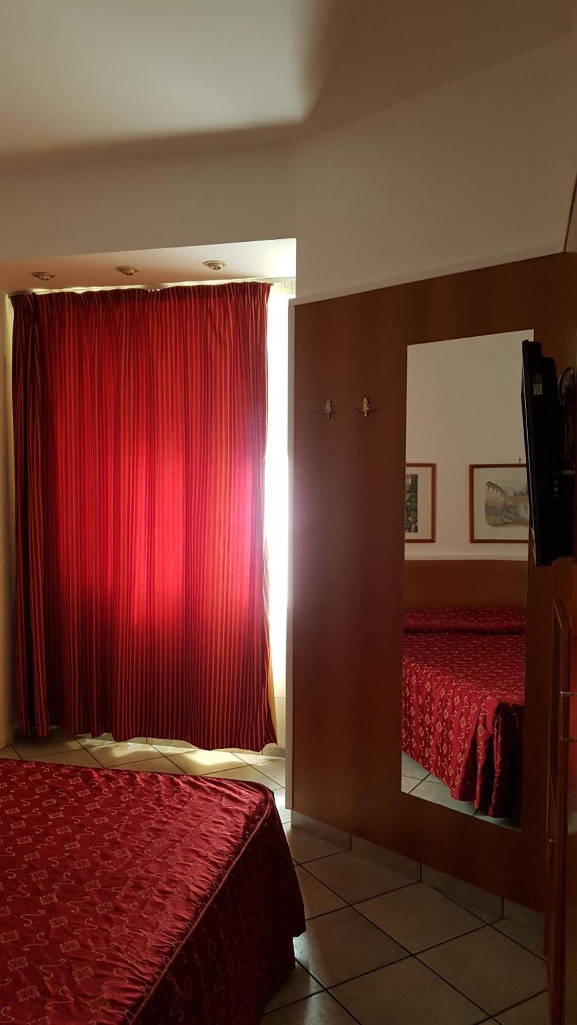 Hotel Mediterraneo كواليانو الغرفة الصورة